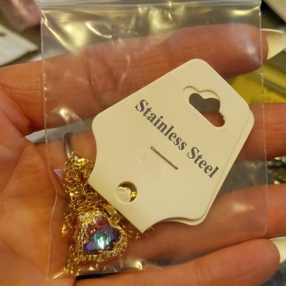 Stunning rainbow colors heart necklace - Picture 4 of 4